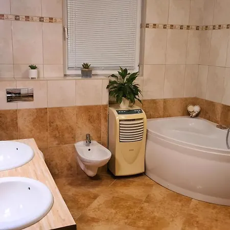 Bubica- Cozy In Rural Area With Pool Feriehus