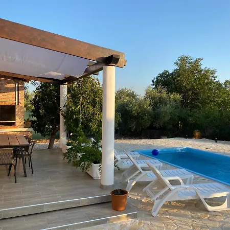 펜션 Bubica- Cozy In Rural Area With Pool Stankovci (Zadar)