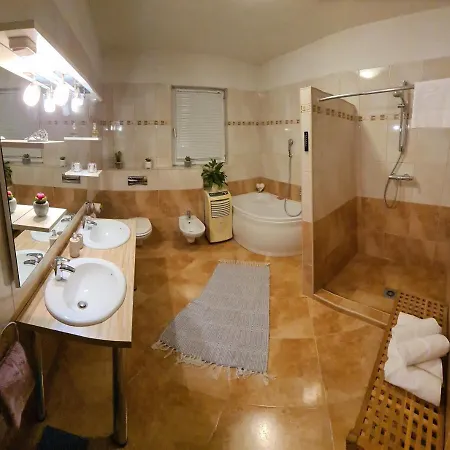 펜션 Bubica- Cozy In Rural Area With Pool *